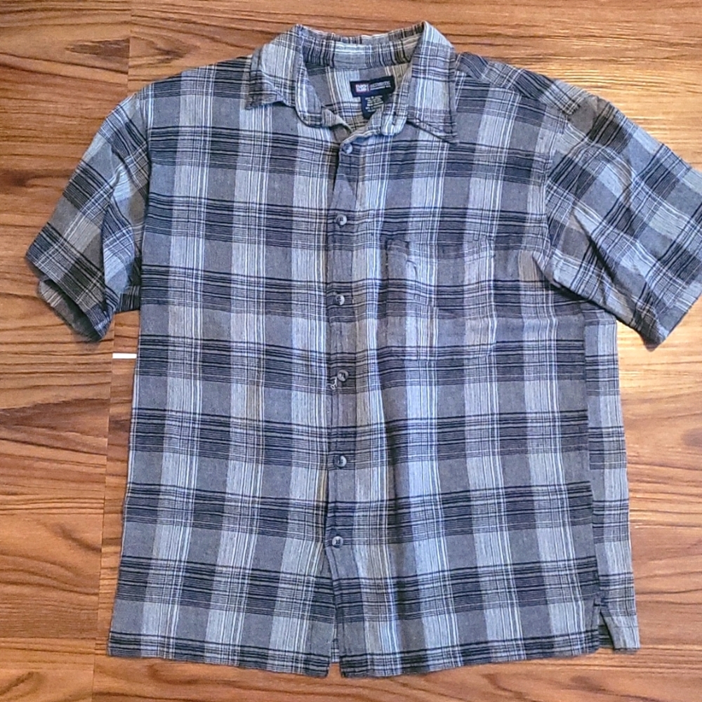 Size M Men's button up!